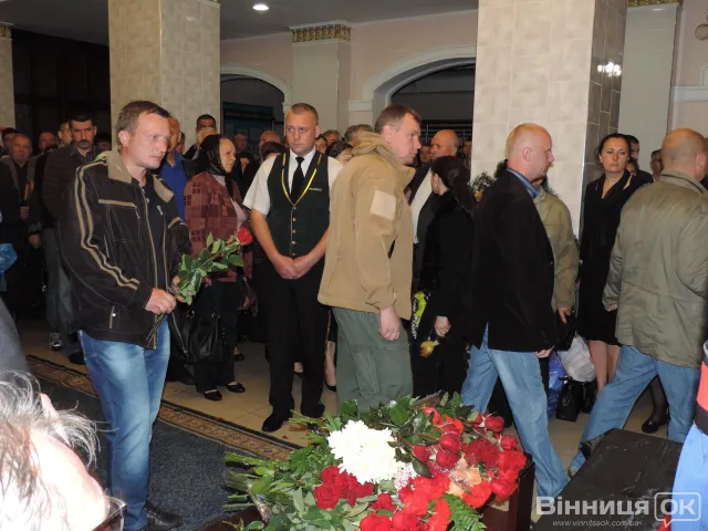 Вінничани прощалися із вінничанином Костянтином Могилко – льотчиком вищого класу, підполковником, Героєм України (Фоторепортаж) — фото 6