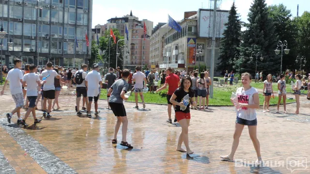 Водна битва у центрі Вінниці (Фоторепортаж) + (Відео) — фото 1