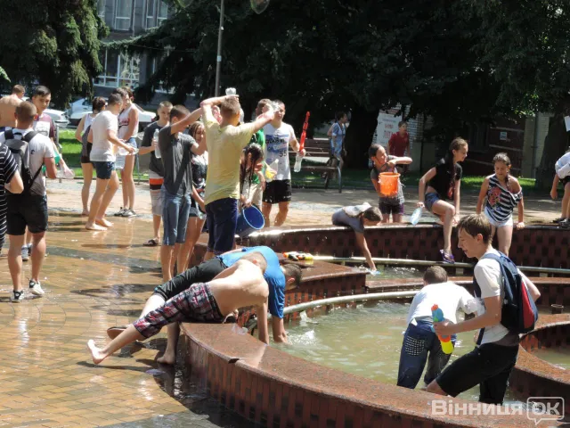 Водна битва у центрі Вінниці (Фоторепортаж) + (Відео) — фото 2