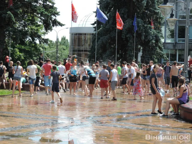 Водна битва у центрі Вінниці (Фоторепортаж) + (Відео) — фото 3
