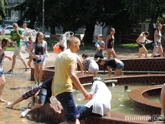 Водна битва у центрі Вінниці (Фоторепортаж) + (Відео) — фото 5