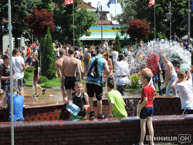 Водна битва у центрі Вінниці (Фоторепортаж) + (Відео) — фото 7