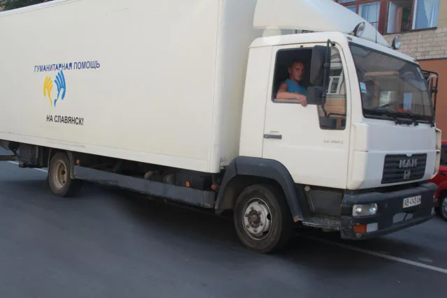 Сім вантажних автомобілів з гуманітарною допомогою вирушили до Слов’янська (Фото) — фото 3