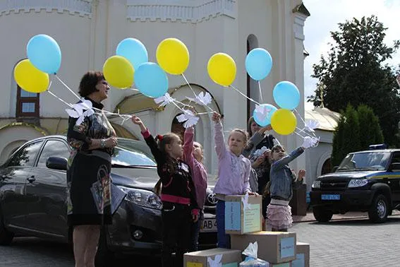 Маленькі вінничани відправили посилку сепаратистам (Відео) — фото 2