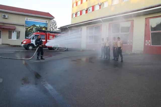 Вінницькі рятувальники приєднались до флешмобу Ice Bucket Challenge (Dsltj) — фото 1