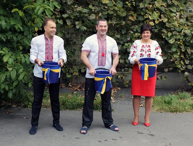 Фіскальна служба Вінниччини через  Ice bucket challenge підтримала військових — фото 4