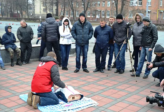 Працівники ДАІ та громадськість привернули увагу до проблеми смертності на дорогах (Фото) — фото 2