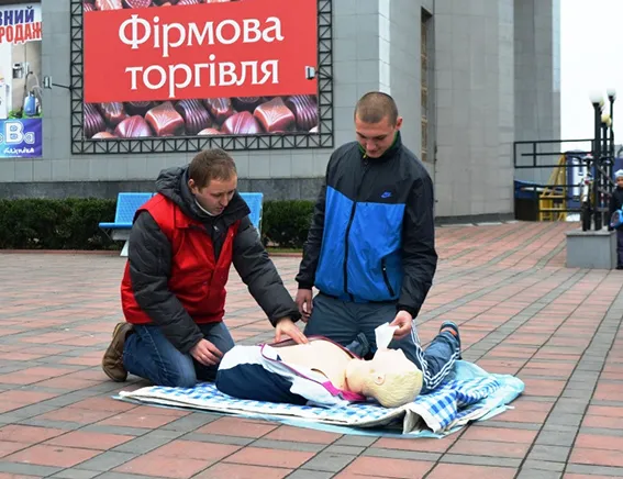 Працівники ДАІ та громадськість привернули увагу до проблеми смертності на дорогах (Фото) — фото 3