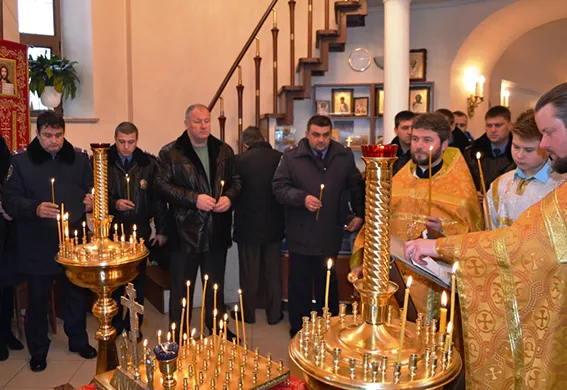 Вінницькі інспектори ДАІ помолились за загиблих у ДТП — фото 1