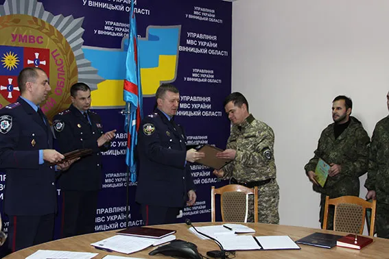 Керівник міліції Вінниччини зустрівся зі слідчими, які повернулись із зони АТО — фото 4