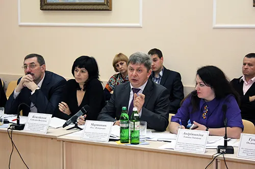 У дискусії народжується істина: вінницькі фіскали та судді зібрались за круглим столом — фото 1