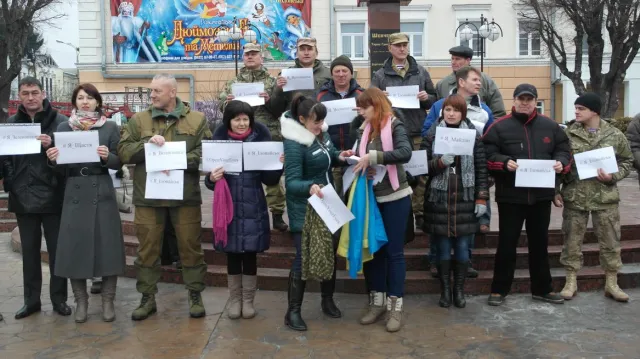 День жалоби за загиблими в АТО відзначили флешмобом проти тероризму в Україні «Відкрийте свої очі» (Фото) + (Відео) — фото 2