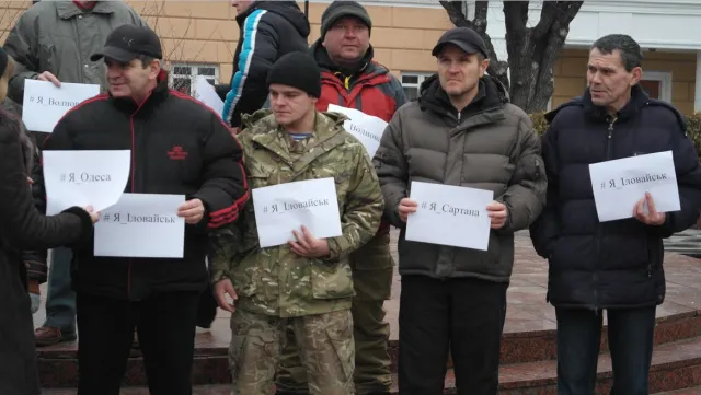 День жалоби за загиблими в АТО відзначили флешмобом проти тероризму в Україні «Відкрийте свої очі» (Фото) + (Відео) — фото 3
