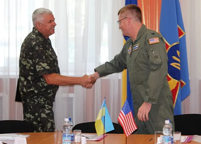 Українські та американські військові авіатори провели зустріч у Вінниці (Фото) — фото 1