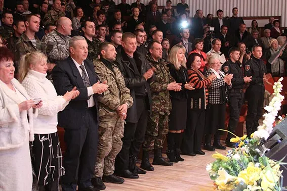 Учасники АТО отримали відзнаки органів місцевої влади до Дня Соборності України (Фото) + (Відео) — фото 2