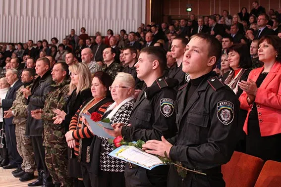 Учасники АТО отримали відзнаки органів місцевої влади до Дня Соборності України (Фото) + (Відео) — фото 3