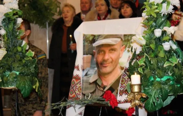 В останню путь провели вінничани «айдарівця» Олександра Захарчука (Фото) — фото 1