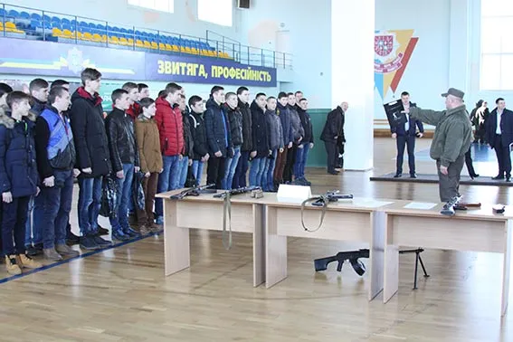 Міліціонери знайомлять молодь з азами військової справи (Фоторепортаж) + (Відео) — фото 4