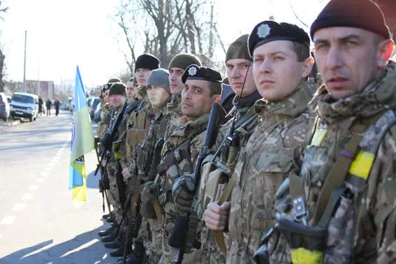 Більше 400 людей вивезли з-під обстрілів в зоні АТО вінницькі міліціонери (Фоторепортаж) + (Відео) — фото 4