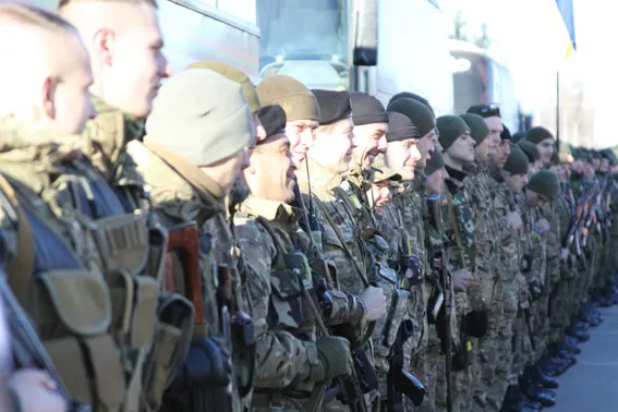 Більше 400 людей вивезли з-під обстрілів в зоні АТО вінницькі міліціонери (Фоторепортаж) + (Відео) — фото 6