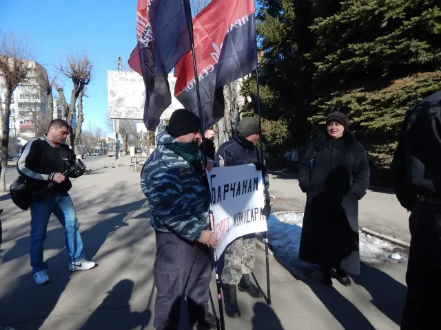 «Правий сектор» влаштувала пікет під стінами обласного військового комісаріату (фото) — фото 1