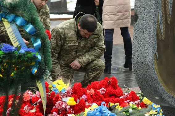 У Вінниці вшанували героїв Небесної Сотні (фоторепортаж) + (відео) — фото 3