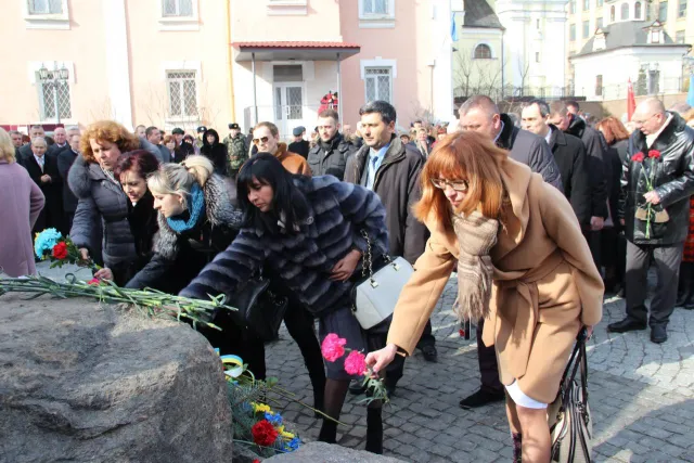 До 201-ї річниці Шевченка у Вінниці провели скромний мітинг (фото) — фото 4
