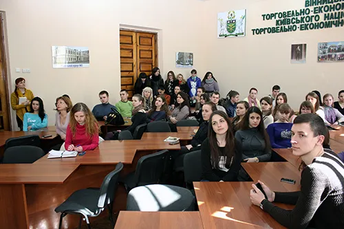 Податківці запропонували студентам торгового університету працювати в одній команді — фото 1