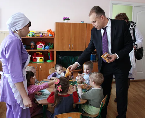 Зі святом Христового Воскресіння привітали фіскали вихованців «Малятка» — фото 4