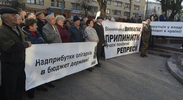Близько тисячі активістів влаштували у Вінниці «Марш за соціальну справедливість» (фото) — фото 2
