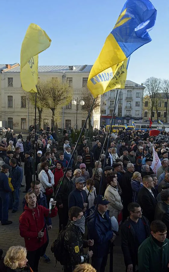 Близько тисячі активістів влаштували у Вінниці «Марш за соціальну справедливість» (фото) — фото 4