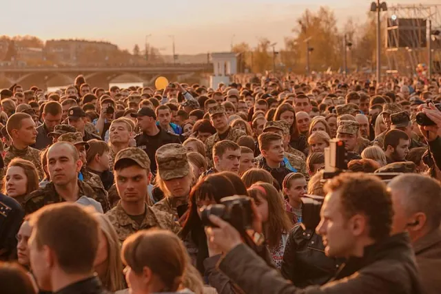«Воины света» та 50 тисяч вінничан відкривали фонтан «Roshen» (фото) + (відео) — фото 4