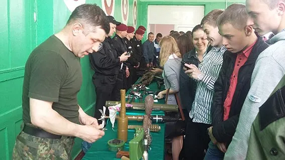 Урок мужності провели працівники міліції у вінницькій школі-гімназії (фоторепортаж) + (відео) — фото 5