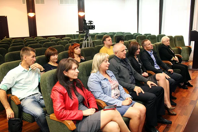 П‘ятеро підприємців пройшли критерії відбору та отримали подяки від фіскальної служби — фото 1
