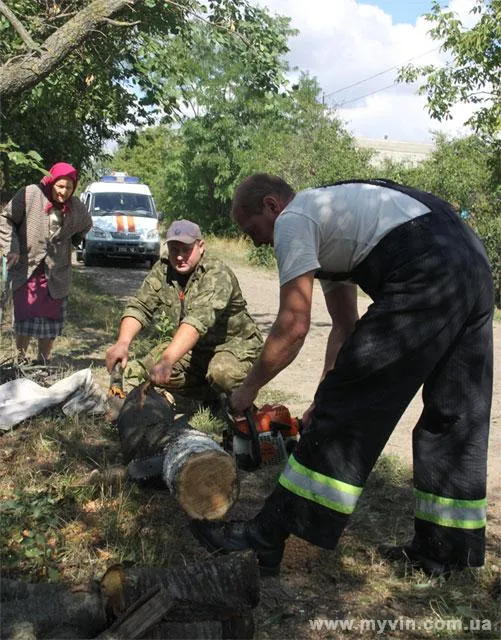 В Бершадського районі лютував буревій, пошкоджено 1737 покрівель житлових будинків (фото) — фото 1