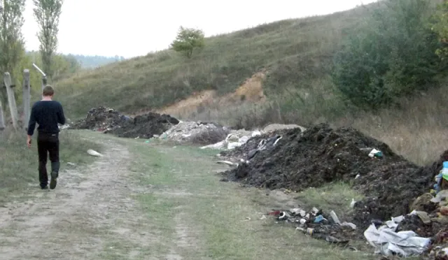 На Вінниччині екологічна катастрофа, вода в річці стала непридатною, людям продають отруєну рибу (фото) — фото 4