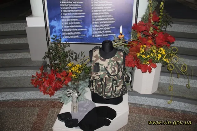У Вінниці представили виставку до Дня захисника Вітчизни (фото) — фото 1