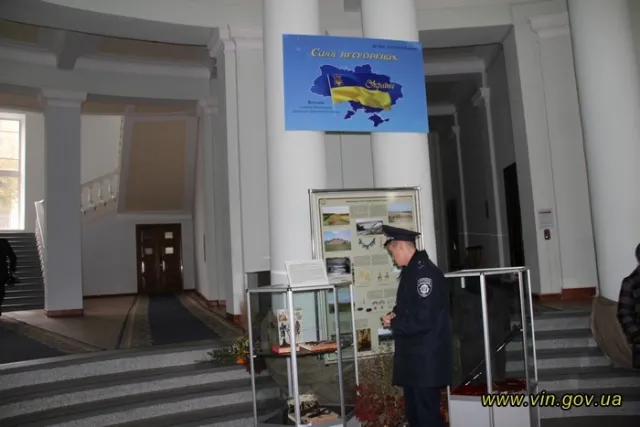 У Вінниці представили виставку до Дня захисника Вітчизни (фото) — фото 2