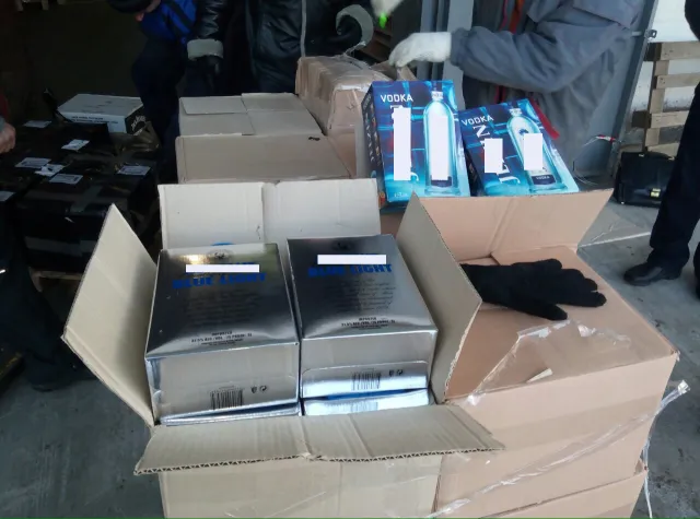 Фіскали зупинили нелегальну партію алкоголю, що доправлявся до Вінниці — фото 1